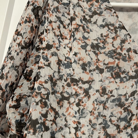 Express Blouse - Picture 2 of 3